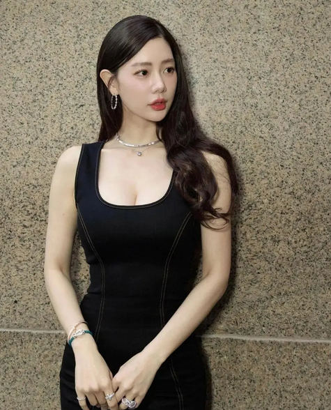 About 20251126100020-5831-4